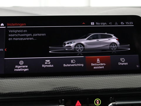 BMW 1-serie 118i M Sport | Trekhaak | Carplay | Navigatie | Sportstoelen | Half leder | Full LED | Climate control | Parkeerhulp