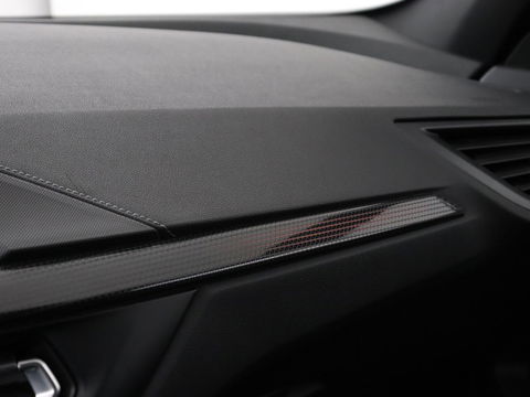 BMW 1-serie 118i M Sport | Trekhaak | Carplay | Navigatie | Sportstoelen | Half leder | Full LED | Climate control | Parkeerhulp