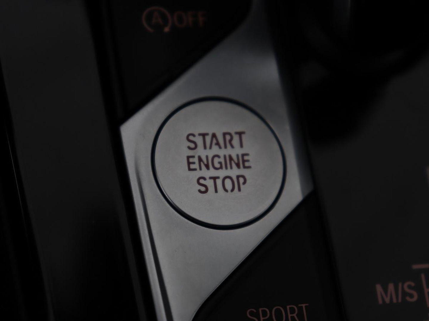 BMW 1-serie 118i M Sport | Trekhaak | Carplay | Navigatie | Sportstoelen | Half leder | Full LED | Climate control | Parkeerhulp