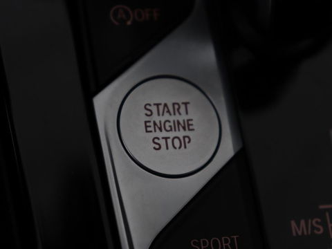 BMW 1-serie 118i M Sport | Trekhaak | Carplay | Navigatie | Sportstoelen | Half leder | Full LED | Climate control | Parkeerhulp