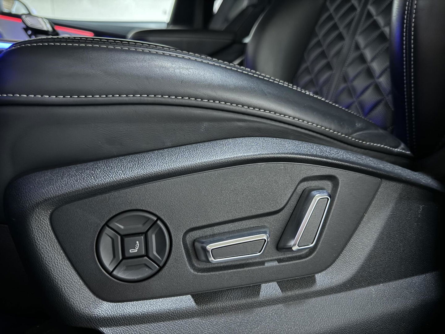 Audi Q8 60 TFSI e Quattro Competition S-Line Pano RS-Seats Sfeer Luchtver.