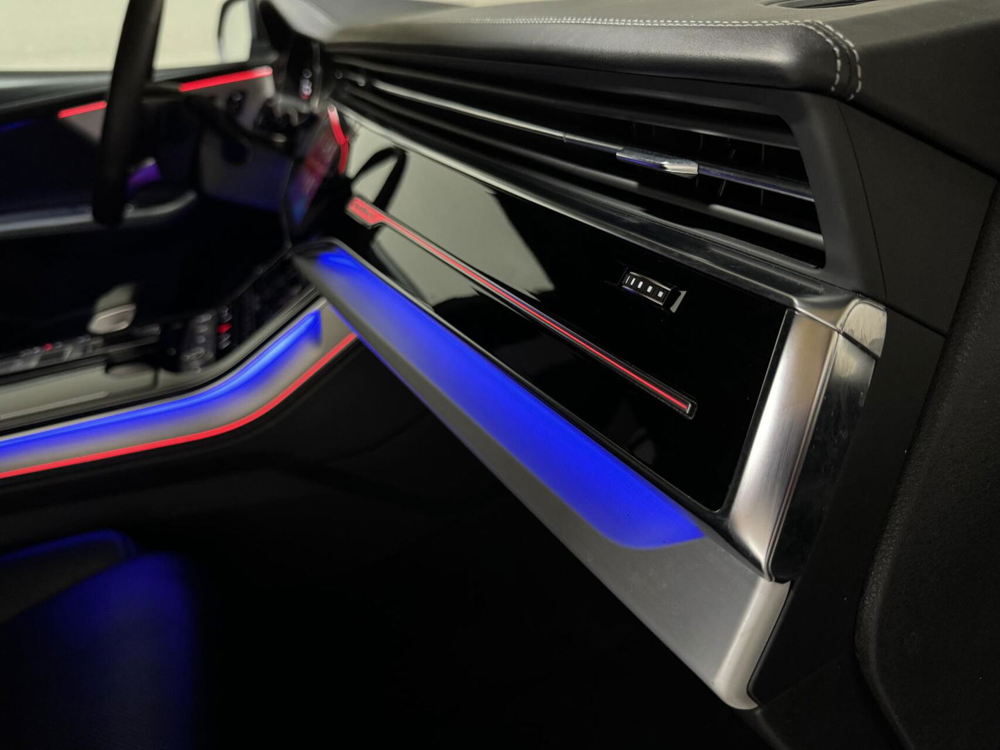 Audi Q8 60 TFSI e Quattro Competition S-Line Pano RS-Seats Sfeer Luchtver.
