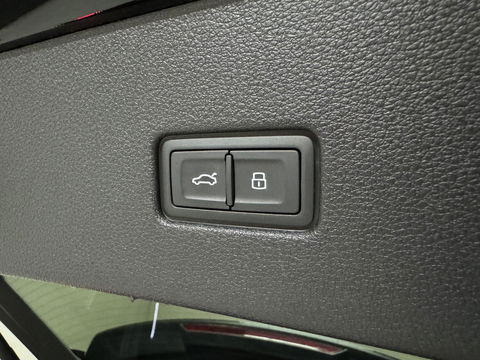 Audi Q8 60 TFSI e Quattro Competition S-Line Pano RS-Seats Sfeer Luchtver.