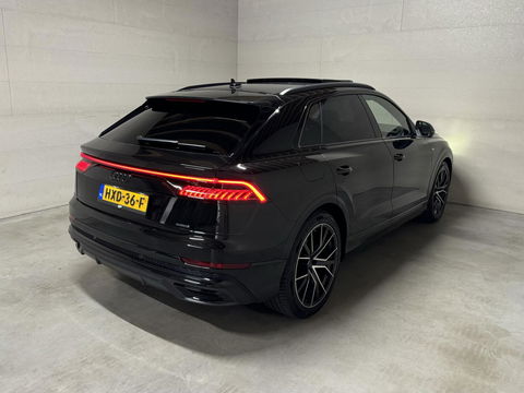 Audi Q8 60 TFSI e Quattro Competition S-Line Pano RS-Seats Sfeer Luchtver.
