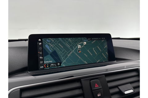 BMW 3 Serie 318i Executive LED Clima Cruise Navigatie PDC 16''LMV