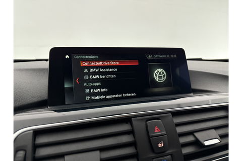BMW 3 Serie 318i Executive LED Clima Cruise Navigatie PDC 16''LMV