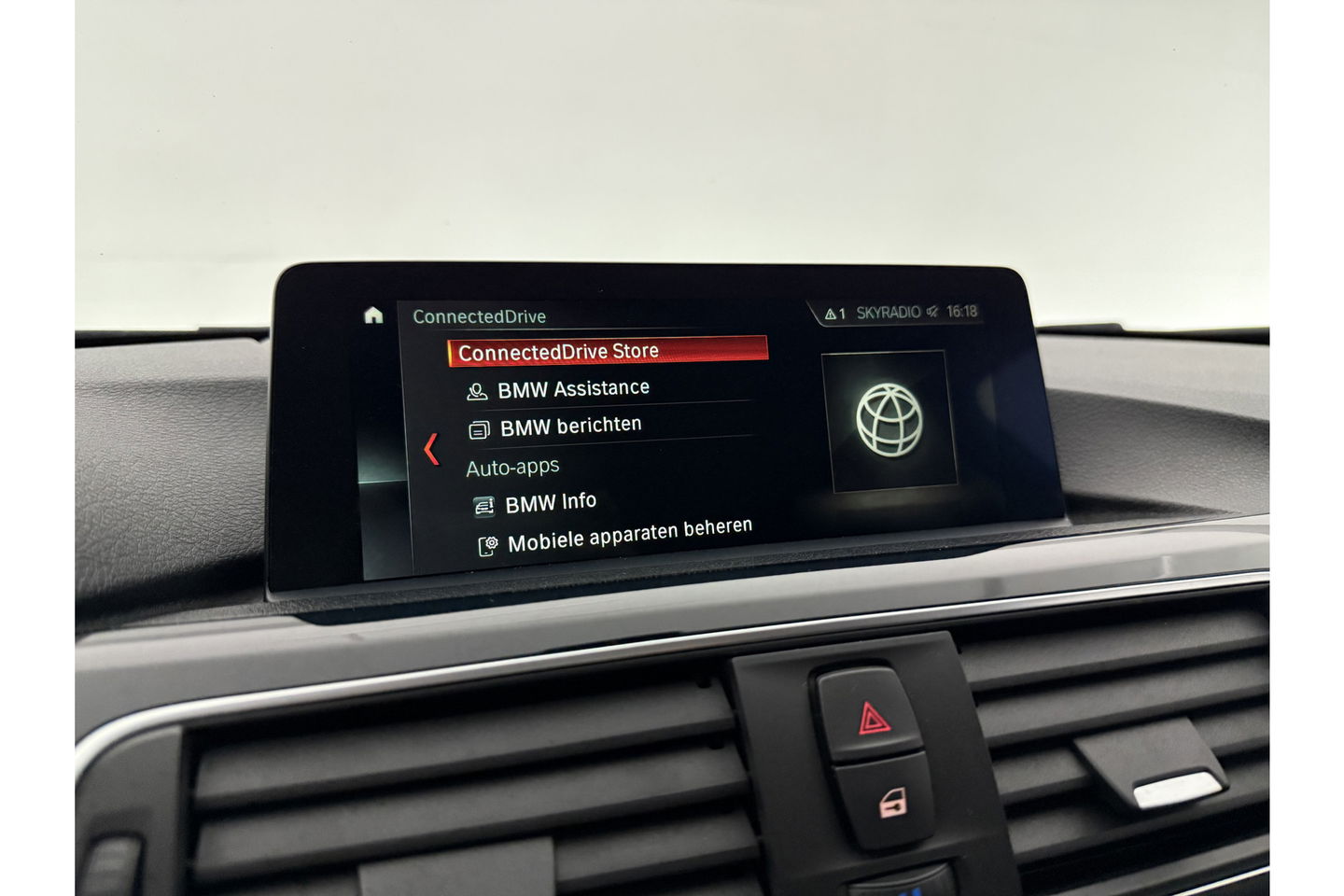 BMW 3 Serie 318i Executive LED Clima Cruise Navigatie PDC 16''LMV