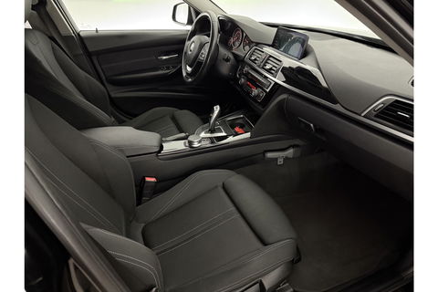 BMW 3 Serie 318i Executive LED Clima Cruise Navigatie PDC 16''LMV
