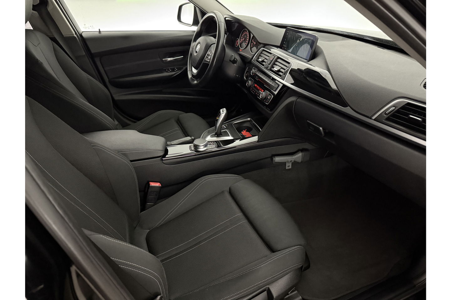 BMW 3 Serie 318i Executive LED Clima Cruise Navigatie PDC 16''LMV
