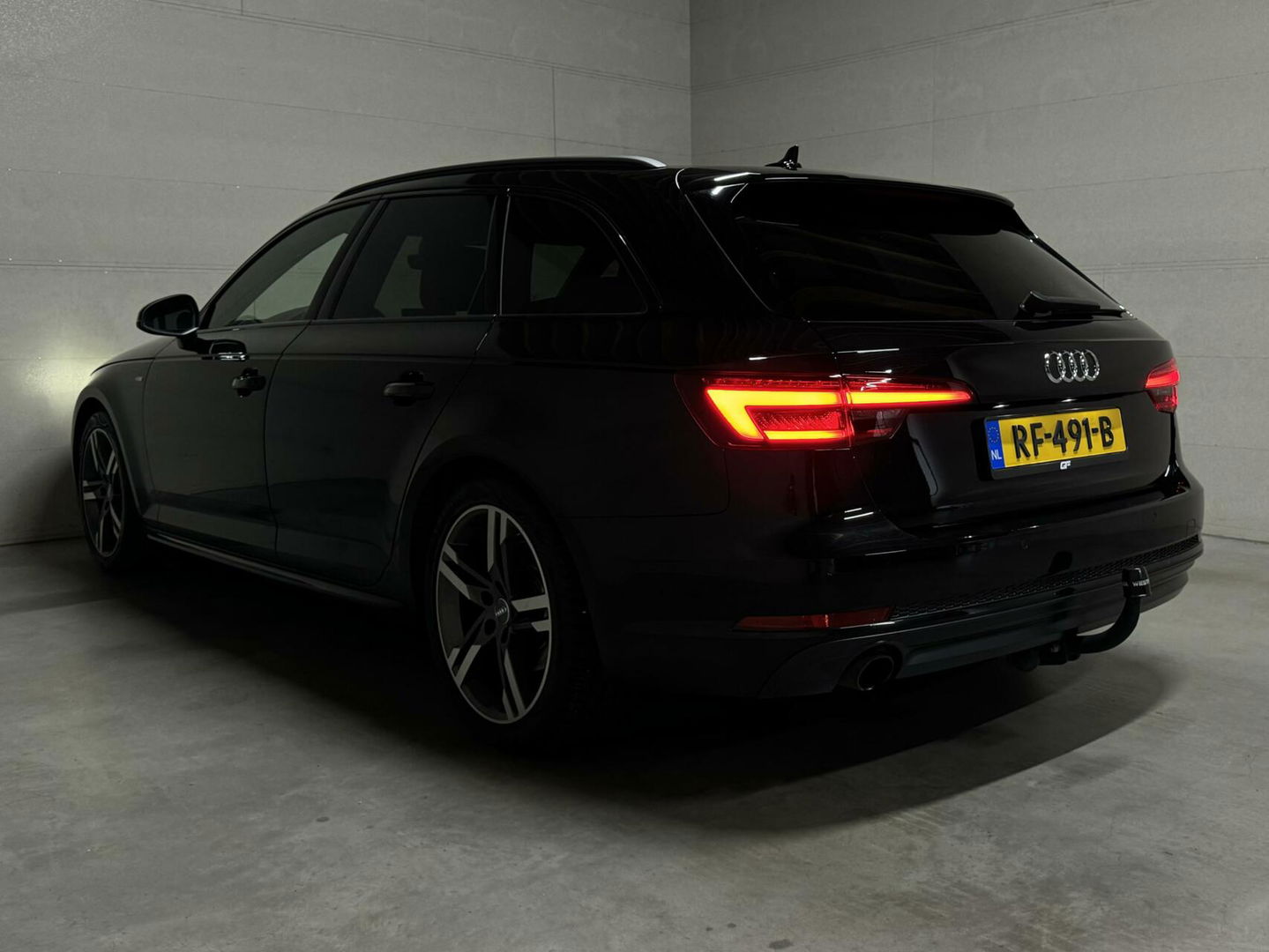 Audi A4 Avant 1.4 TFSI S-Line Black Edition Leer Sfeer Trekh. NAP