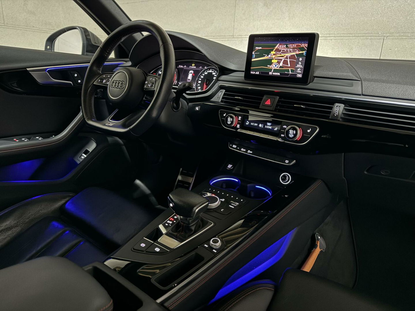 Audi A4 Avant 1.4 TFSI S-Line Black Edition Leer Sfeer Trekh. NAP