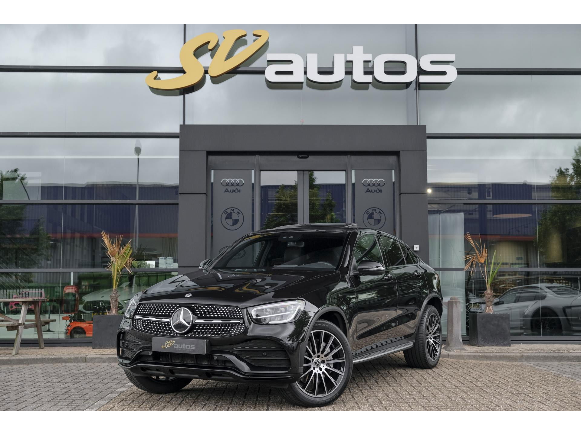 Mercedes-Benz GLC Coupé GLC300e AMG 320pk 4MATIC Schuifdak Burmester Camera MBUX Trekhaak elektrisch 20" LMV
