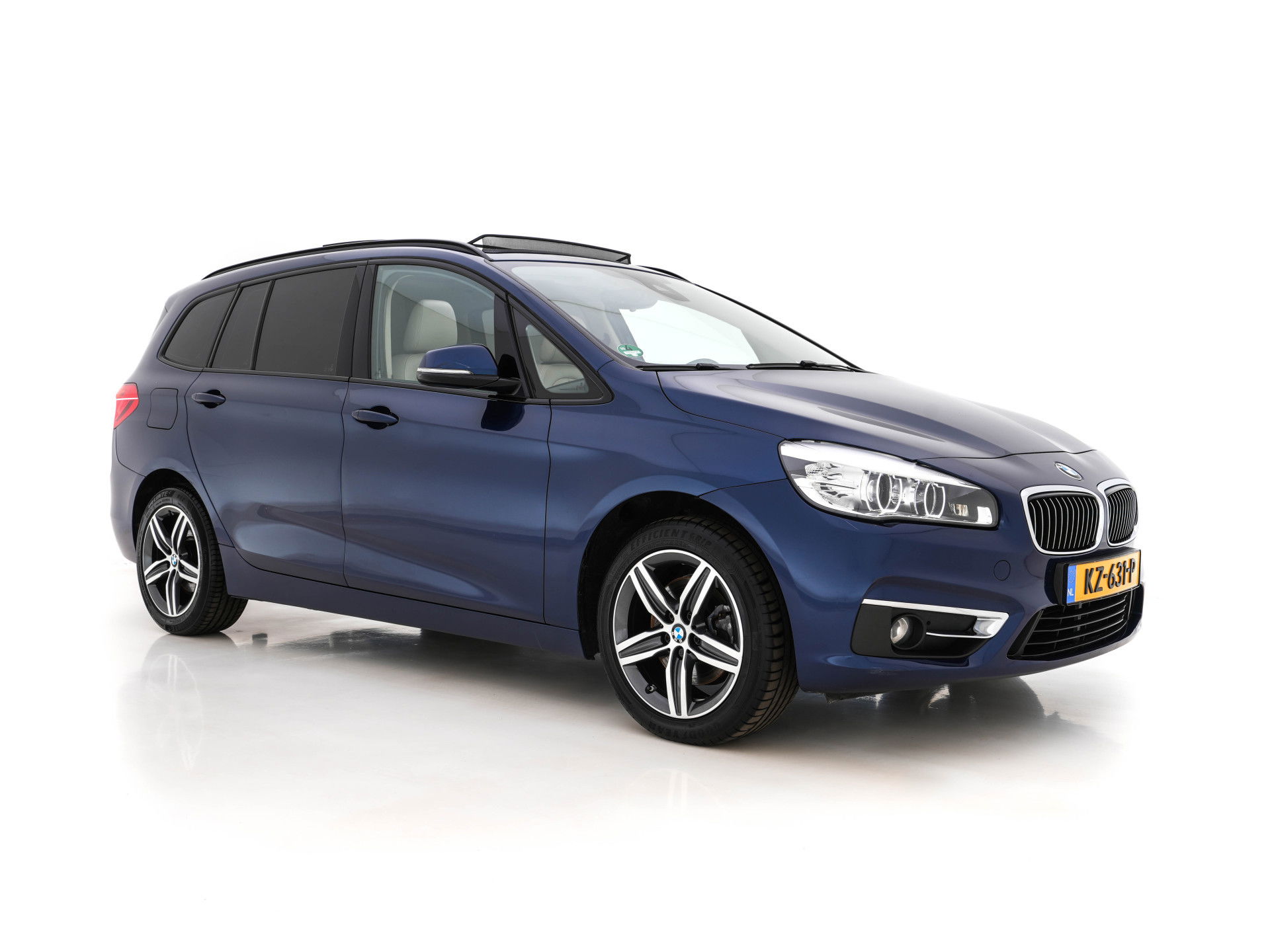 BMW 2 Serie Gran Tourer 218D High Executive Luxury-Line 7-Pers Aut. *PANO | NAVI-FULLMAP | LUXURY-LEATHER | FULL-LED | ECC | KEYLESS | HEATED-COMFORTSEATS | SHIFT-PADDLES | AMBIENT-LIGHT | CAMERA | HEAD UP | PDC | TOWBAR | 17"ALU*