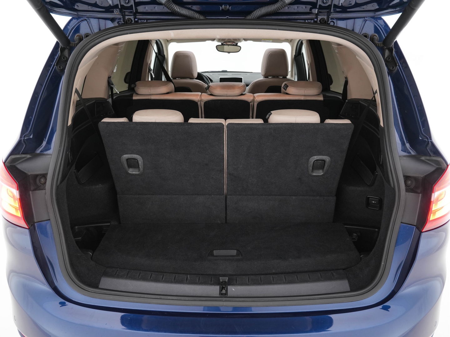 BMW 2 Serie Gran Tourer 218D High Executive Luxury-Line 7-Pers Aut. *PANO | NAVI-FULLMAP | LUXURY-LEATHER | FULL-LED | ECC | KEYLESS | HEATED-COMFORTSEATS | SHIFT-PADDLES | AMBIENT-LIGHT | CAMERA | HEAD UP | PDC | TOWBAR | 17"ALU*