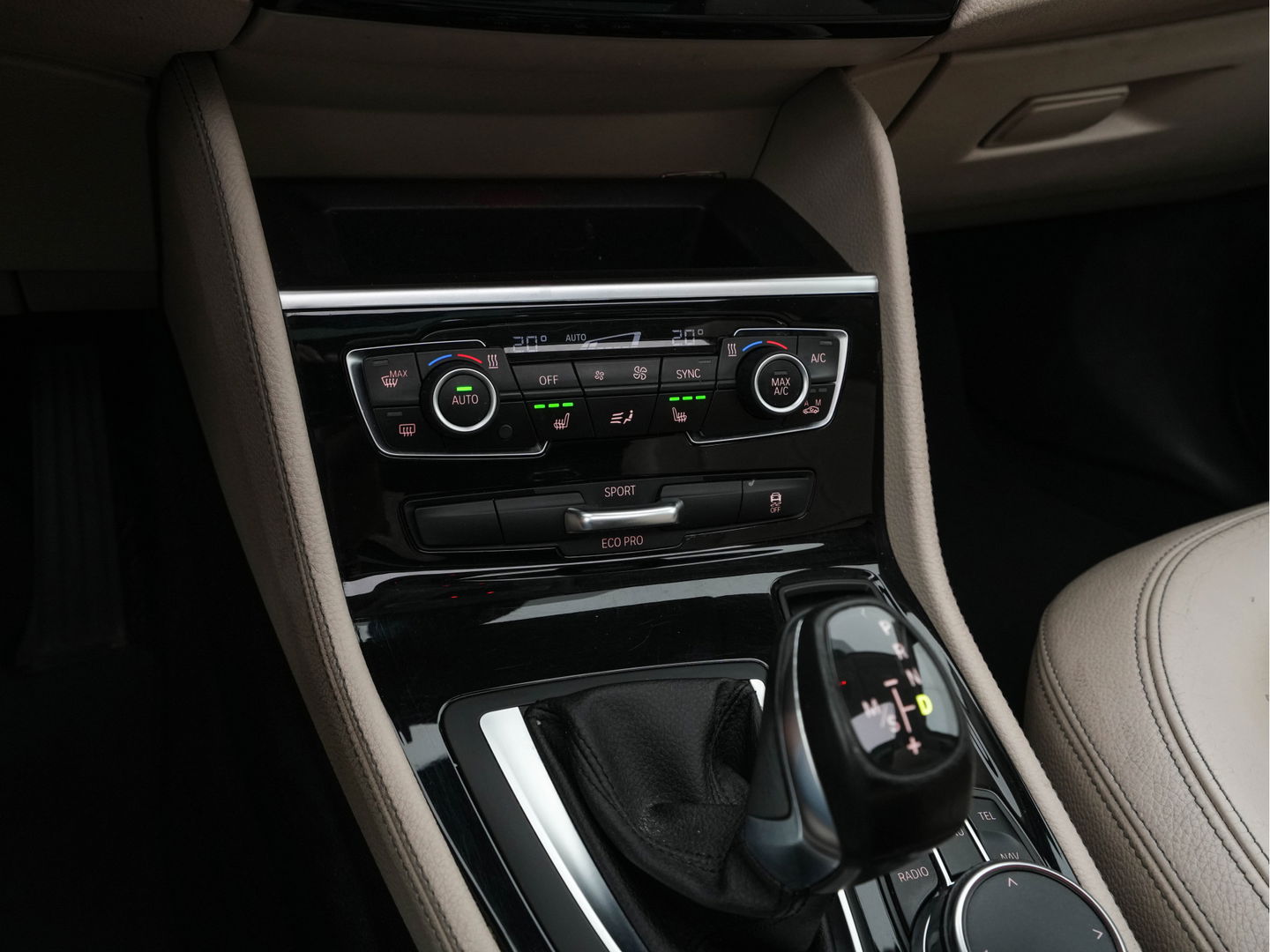 BMW 2 Serie Gran Tourer 218D High Executive Luxury-Line 7-Pers Aut. *PANO | NAVI-FULLMAP | LUXURY-LEATHER | FULL-LED | ECC | KEYLESS | HEATED-COMFORTSEATS | SHIFT-PADDLES | AMBIENT-LIGHT | CAMERA | HEAD UP | PDC | TOWBAR | 17"ALU*
