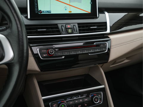 BMW 2 Serie Gran Tourer 218D High Executive Luxury-Line 7-Pers Aut. *PANO | NAVI-FULLMAP | LUXURY-LEATHER | FULL-LED | ECC | KEYLESS | HEATED-COMFORTSEATS | SHIFT-PADDLES | AMBIENT-LIGHT | CAMERA | HEAD UP | PDC | TOWBAR | 17"ALU*
