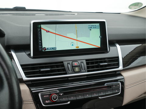 BMW 2 Serie Gran Tourer 218D High Executive Luxury-Line 7-Pers Aut. *PANO | NAVI-FULLMAP | LUXURY-LEATHER | FULL-LED | ECC | KEYLESS | HEATED-COMFORTSEATS | SHIFT-PADDLES | AMBIENT-LIGHT | CAMERA | HEAD UP | PDC | TOWBAR | 17"ALU*