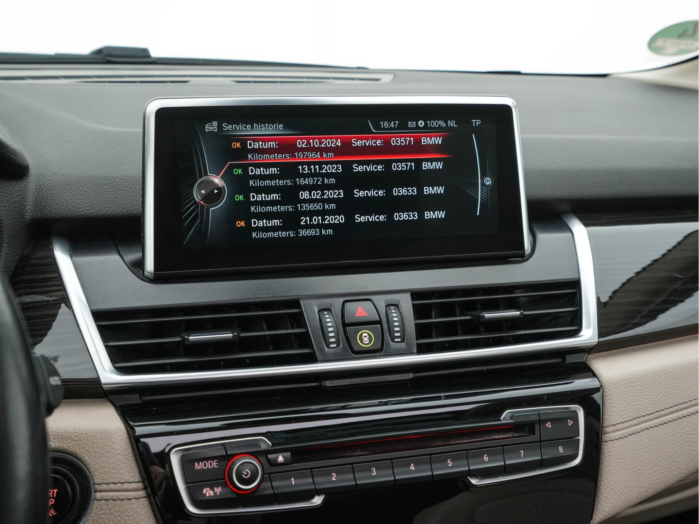 BMW 2 Serie Gran Tourer 218D High Executive Luxury-Line 7-Pers Aut. *PANO | NAVI-FULLMAP | LUXURY-LEATHER | FULL-LED | ECC | KEYLESS | HEATED-COMFORTSEATS | SHIFT-PADDLES | AMBIENT-LIGHT | CAMERA | HEAD UP | PDC | TOWBAR | 17"ALU*