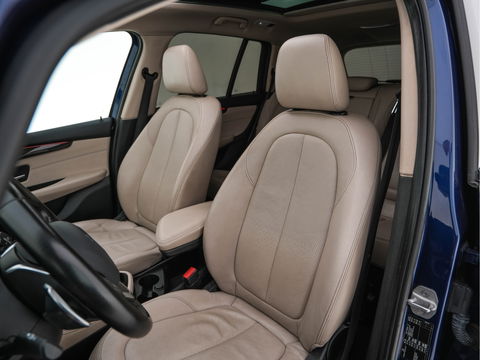 BMW 2 Serie Gran Tourer 218D High Executive Luxury-Line 7-Pers Aut. *PANO | NAVI-FULLMAP | LUXURY-LEATHER | FULL-LED | ECC | KEYLESS | HEATED-COMFORTSEATS | SHIFT-PADDLES | AMBIENT-LIGHT | CAMERA | HEAD UP | PDC | TOWBAR | 17"ALU*