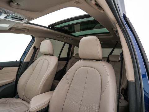 BMW 2 Serie Gran Tourer 218D High Executive Luxury-Line 7-Pers Aut. *PANO | NAVI-FULLMAP | LUXURY-LEATHER | FULL-LED | ECC | KEYLESS | HEATED-COMFORTSEATS | SHIFT-PADDLES | AMBIENT-LIGHT | CAMERA | HEAD UP | PDC | TOWBAR | 17"ALU*