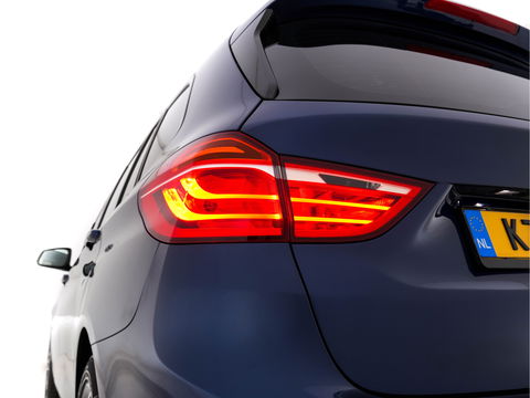BMW 2 Serie Gran Tourer 218D High Executive Luxury-Line 7-Pers Aut. *PANO | NAVI-FULLMAP | LUXURY-LEATHER | FULL-LED | ECC | KEYLESS | HEATED-COMFORTSEATS | SHIFT-PADDLES | AMBIENT-LIGHT | CAMERA | HEAD UP | PDC | TOWBAR | 17"ALU*