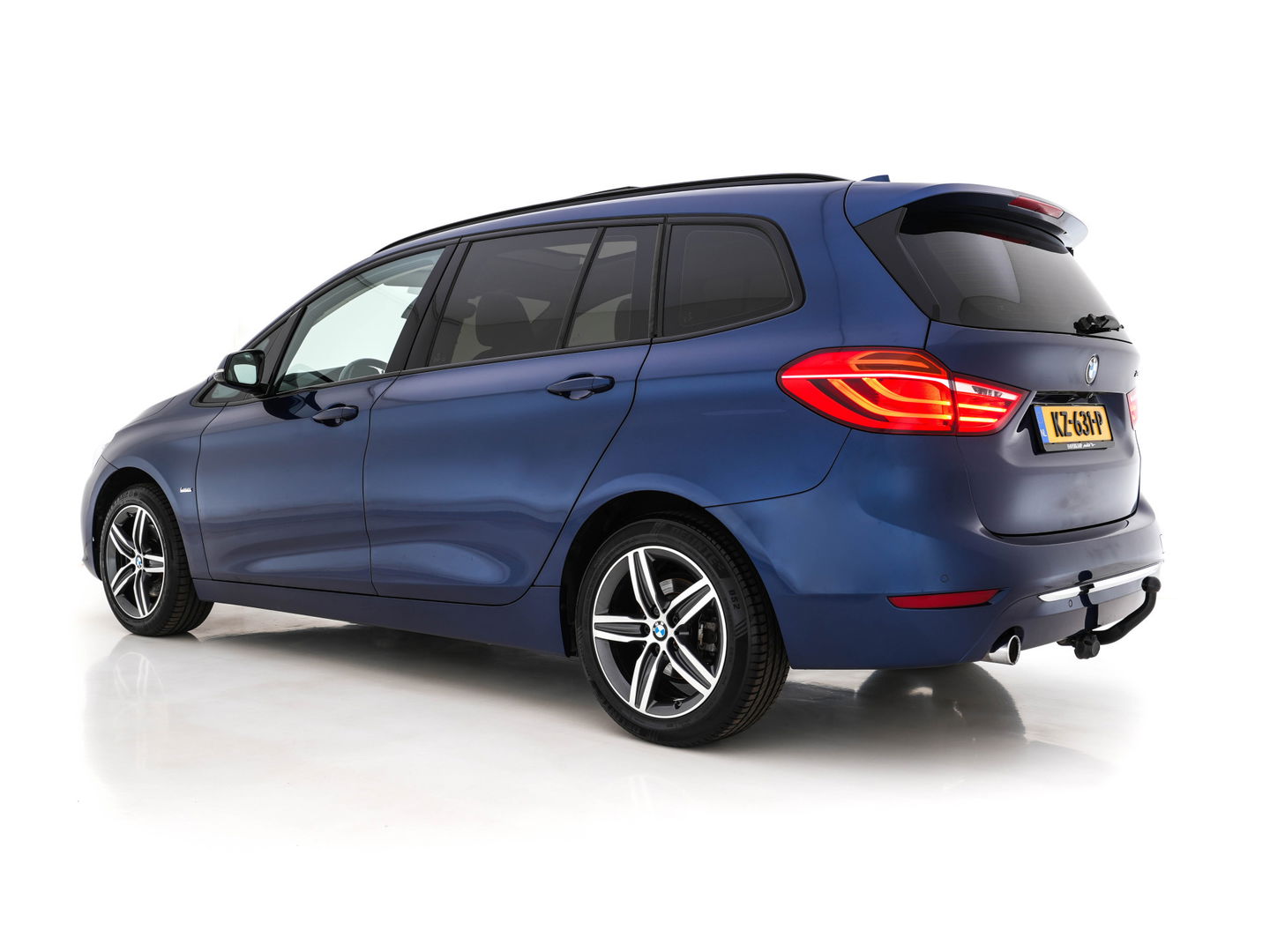 BMW 2 Serie Gran Tourer 218D High Executive Luxury-Line 7-Pers Aut. *PANO | NAVI-FULLMAP | LUXURY-LEATHER | FULL-LED | ECC | KEYLESS | HEATED-COMFORTSEATS | SHIFT-PADDLES | AMBIENT-LIGHT | CAMERA | HEAD UP | PDC | TOWBAR | 17"ALU*