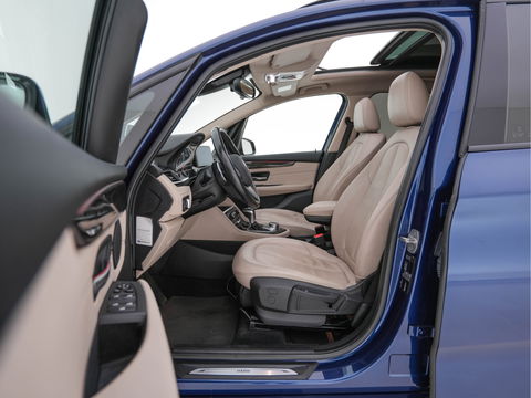 BMW 2 Serie Gran Tourer 218D High Executive Luxury-Line 7-Pers Aut. *PANO | NAVI-FULLMAP | LUXURY-LEATHER | FULL-LED | ECC | KEYLESS | HEATED-COMFORTSEATS | SHIFT-PADDLES | AMBIENT-LIGHT | CAMERA | HEAD UP | PDC | TOWBAR | 17"ALU*