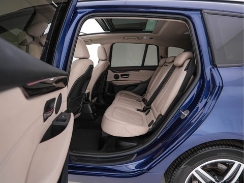 BMW 2 Serie Gran Tourer 218D High Executive Luxury-Line 7-Pers Aut. *PANO | NAVI-FULLMAP | LUXURY-LEATHER | FULL-LED | ECC | KEYLESS | HEATED-COMFORTSEATS | SHIFT-PADDLES | AMBIENT-LIGHT | CAMERA | HEAD UP | PDC | TOWBAR | 17"ALU*