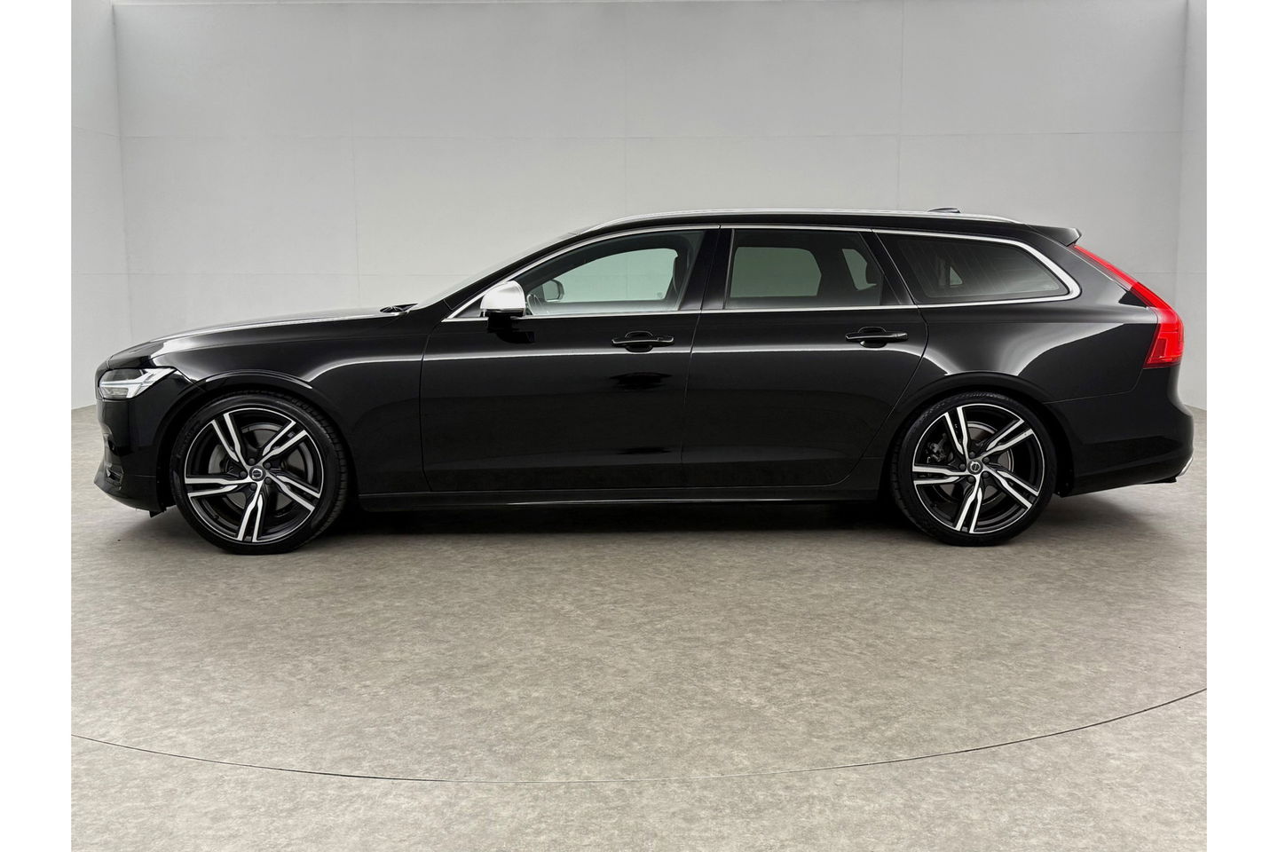 Volvo V90 2.0 T4 R-Design 190PK LED Harman/Kardon Trekhaak Camera Memory Carplay Leder Clima Navi 20"LMV PDC