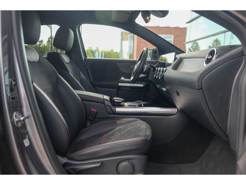 Mercedes-Benz GLA GLA250e AMG 218pk Hybrid Widescreen Distronic 360 camera Carplay Multibeam led