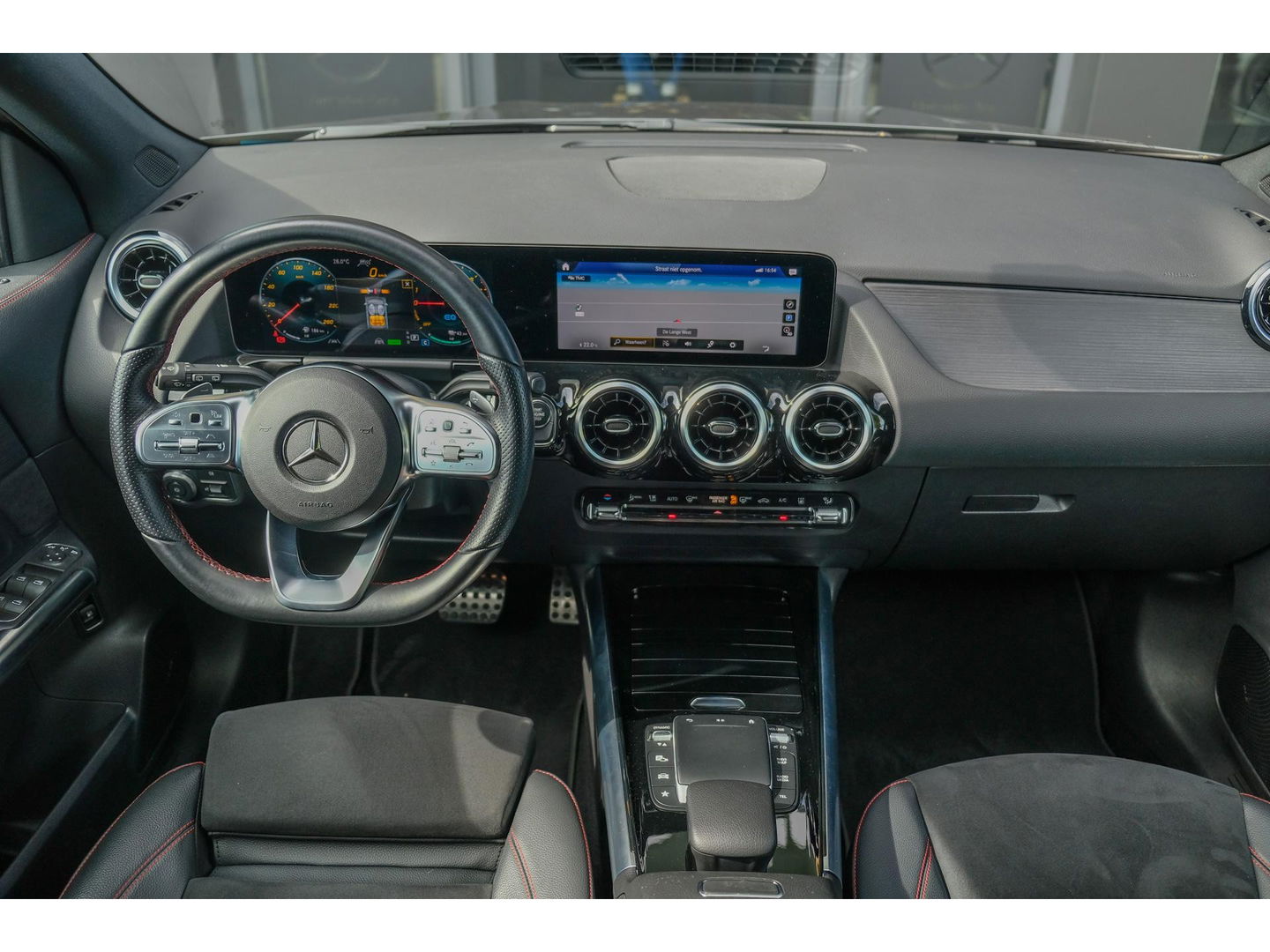 Mercedes-Benz GLA GLA250e AMG 218pk Hybrid Widescreen Distronic 360 camera Carplay Multibeam led