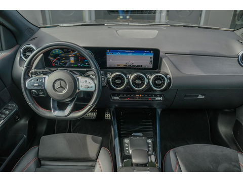 Mercedes-Benz GLA GLA250e AMG 218pk Hybrid Widescreen Distronic 360 camera Carplay Multibeam led