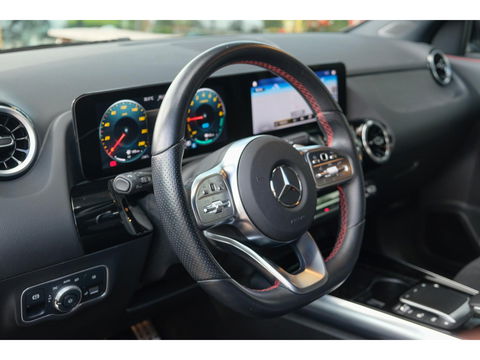 Mercedes-Benz GLA GLA250e AMG 218pk Hybrid Widescreen Distronic 360 camera Carplay Multibeam led