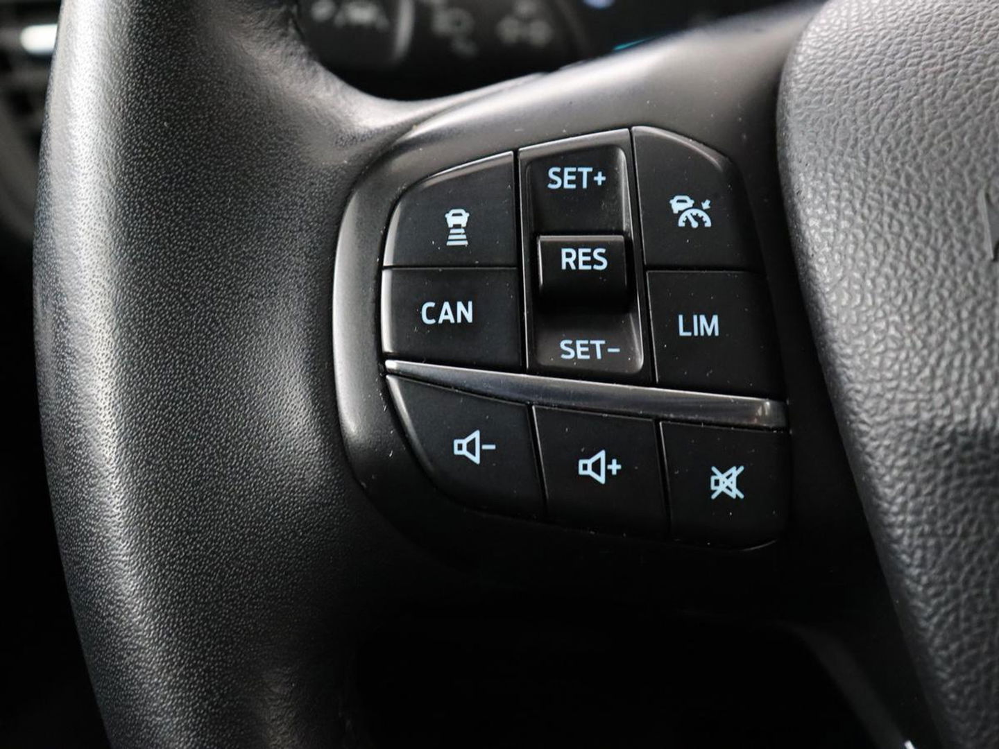 Ford Focus 1.0 EcoBoost Titanium | Adaptive cruise | Carplay | Navigatie | Keyless | Full LED | Climate control | Getint glas | Parkeerhulp