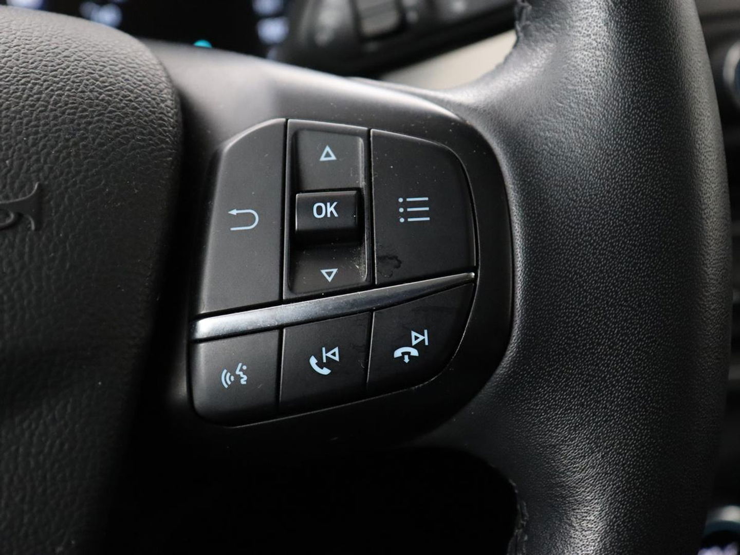 Ford Focus 1.0 EcoBoost Titanium | Adaptive cruise | Carplay | Navigatie | Keyless | Full LED | Climate control | Getint glas | Parkeerhulp