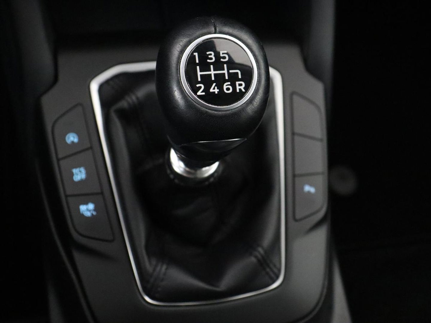 Ford Focus 1.0 EcoBoost Titanium | Adaptive cruise | Carplay | Navigatie | Keyless | Full LED | Climate control | Getint glas | Parkeerhulp