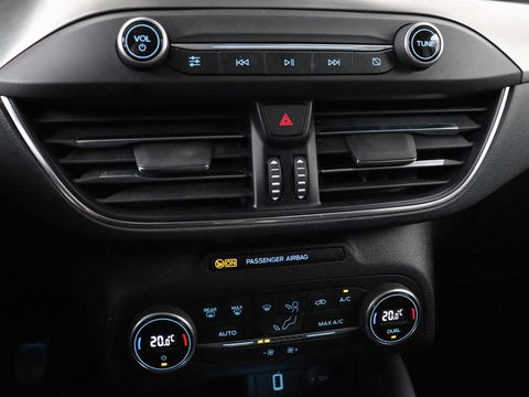 Ford Focus 1.0 EcoBoost Titanium | Adaptive cruise | Carplay | Navigatie | Keyless | Full LED | Climate control | Getint glas | Parkeerhulp