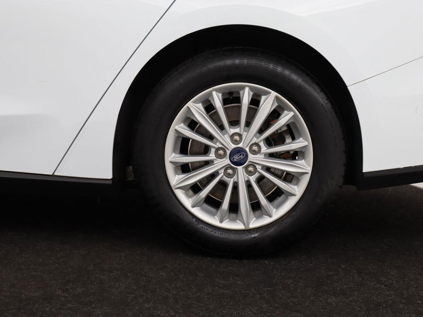 Ford Focus 1.0 EcoBoost Titanium | Adaptive cruise | Carplay | Navigatie | Keyless | Full LED | Climate control | Getint glas | Parkeerhulp