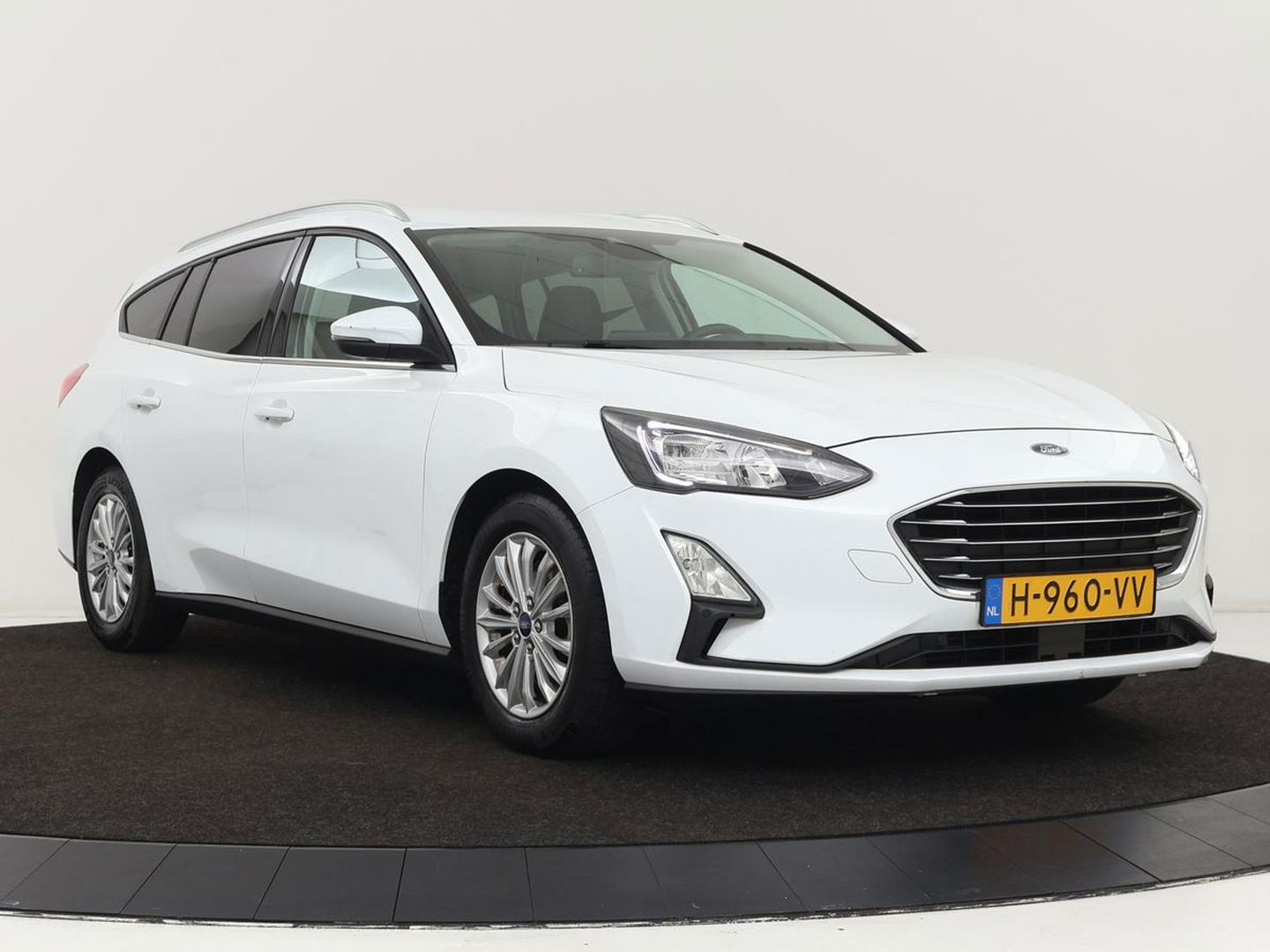 Ford Focus 1.0 EcoBoost Titanium | Adaptive cruise | Carplay | Navigatie | Keyless | Full LED | Climate control | Getint glas | Parkeerhulp