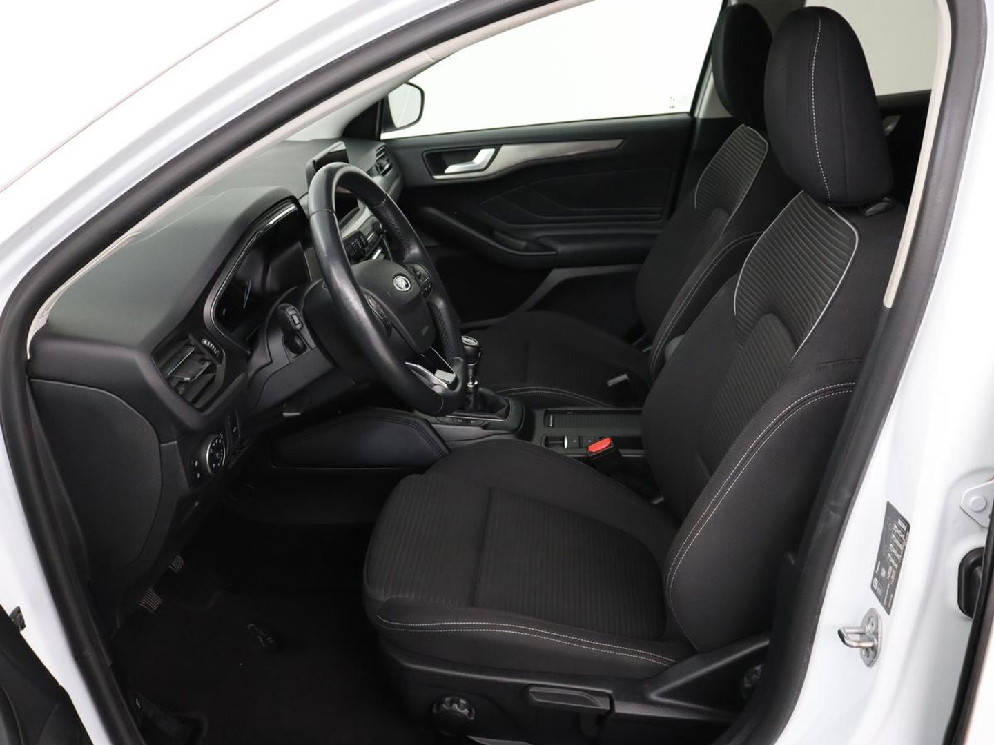 Ford Focus 1.0 EcoBoost Titanium | Adaptive cruise | Carplay | Navigatie | Keyless | Full LED | Climate control | Getint glas | Parkeerhulp