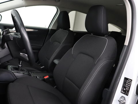 Ford Focus 1.0 EcoBoost Titanium | Adaptive cruise | Carplay | Navigatie | Keyless | Full LED | Climate control | Getint glas | Parkeerhulp