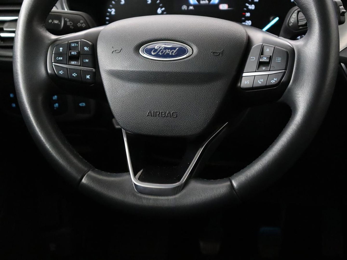 Ford Focus 1.0 EcoBoost Titanium | Adaptive cruise | Carplay | Navigatie | Keyless | Full LED | Climate control | Getint glas | Parkeerhulp