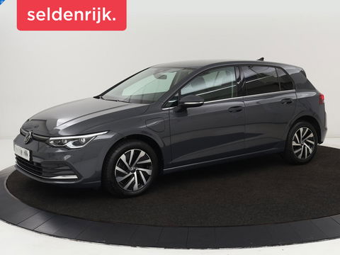 Volkswagen Golf 1.4 eHybrid Style | Stoel & stuurverwarming | Carplay | Trekhaak | Sfeerverlichting | Massage | Memory | Parkeerhulp | Navigatie | Full LED | Adaptive cruise