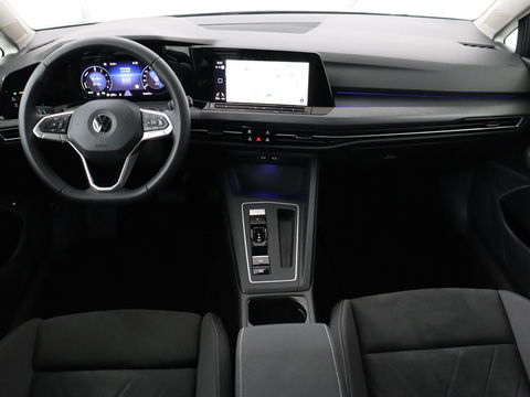 Volkswagen Golf 1.4 eHybrid Style | Stoel & stuurverwarming | Carplay | Trekhaak | Sfeerverlichting | Massage | Memory | Parkeerhulp | Navigatie | Full LED | Adaptive cruise