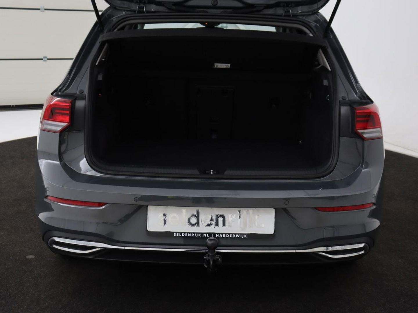 Volkswagen Golf 1.4 eHybrid Style | Stoel & stuurverwarming | Carplay | Trekhaak | Sfeerverlichting | Massage | Memory | Parkeerhulp | Navigatie | Full LED | Adaptive cruise