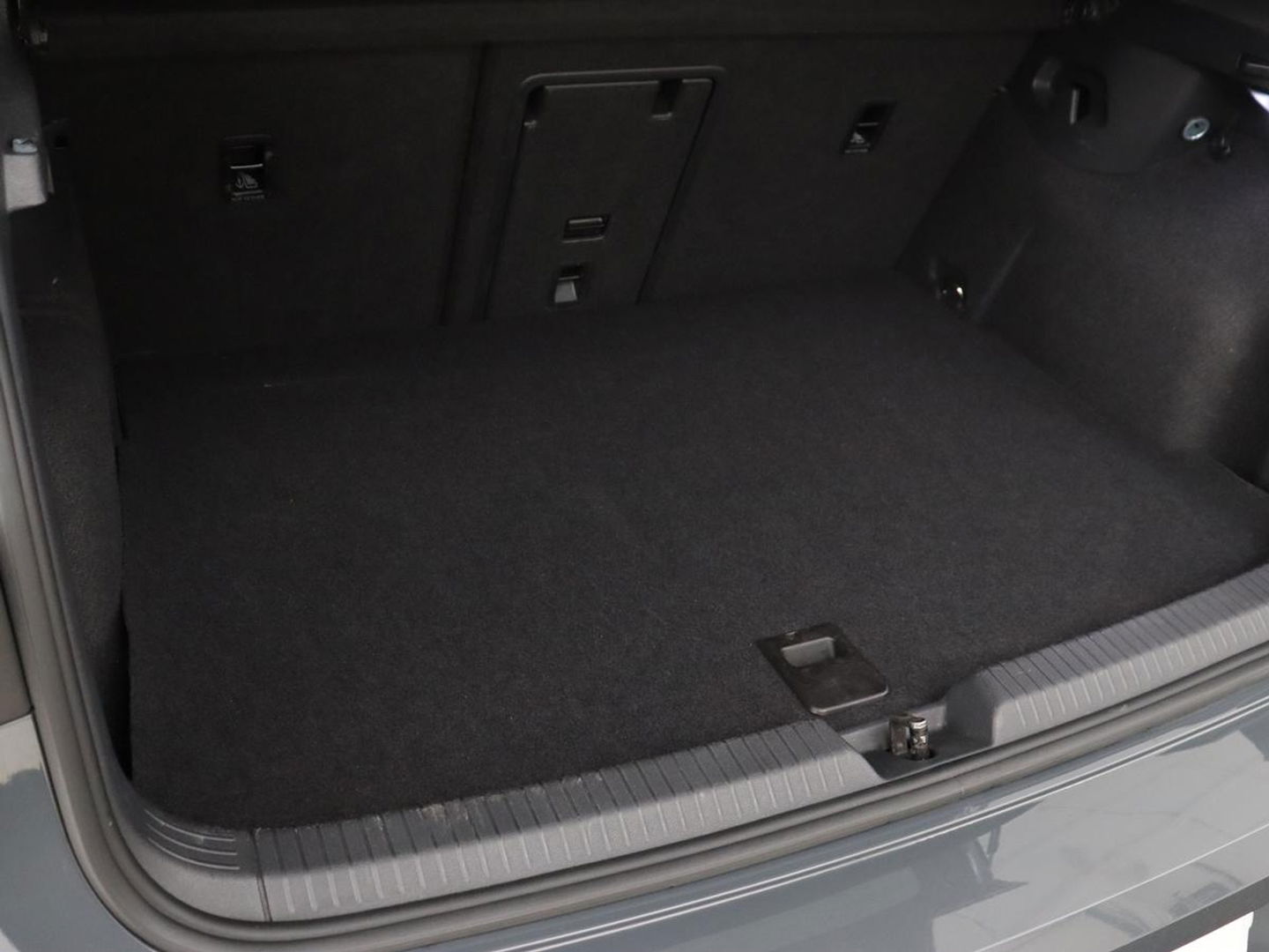 Volkswagen Golf 1.4 eHybrid Style | Stoel & stuurverwarming | Carplay | Trekhaak | Sfeerverlichting | Massage | Memory | Parkeerhulp | Navigatie | Full LED | Adaptive cruise