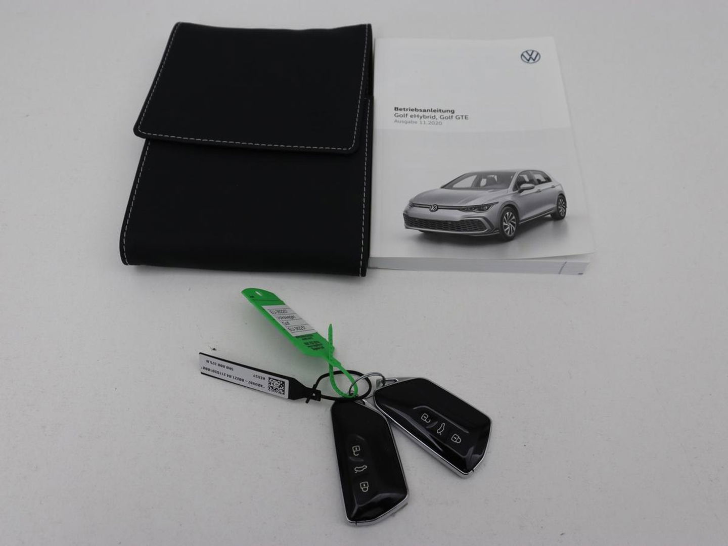 Volkswagen Golf 1.4 eHybrid Style | Stoel & stuurverwarming | Carplay | Trekhaak | Sfeerverlichting | Massage | Memory | Parkeerhulp | Navigatie | Full LED | Adaptive cruise