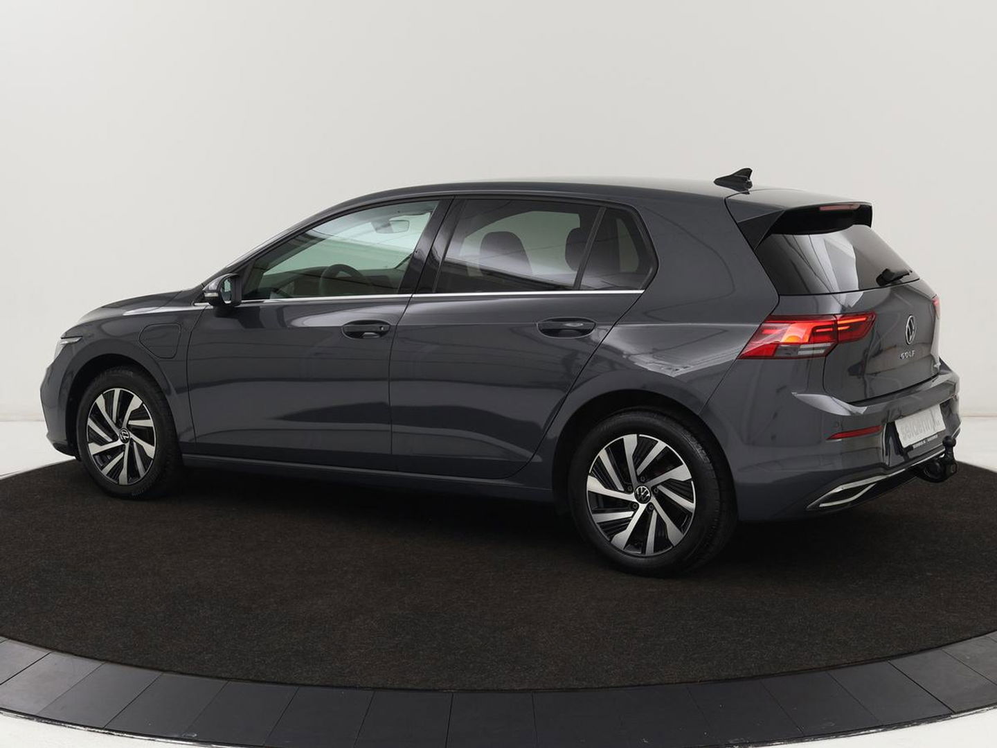 Volkswagen Golf 1.4 eHybrid Style | Stoel & stuurverwarming | Carplay | Trekhaak | Sfeerverlichting | Massage | Memory | Parkeerhulp | Navigatie | Full LED | Adaptive cruise