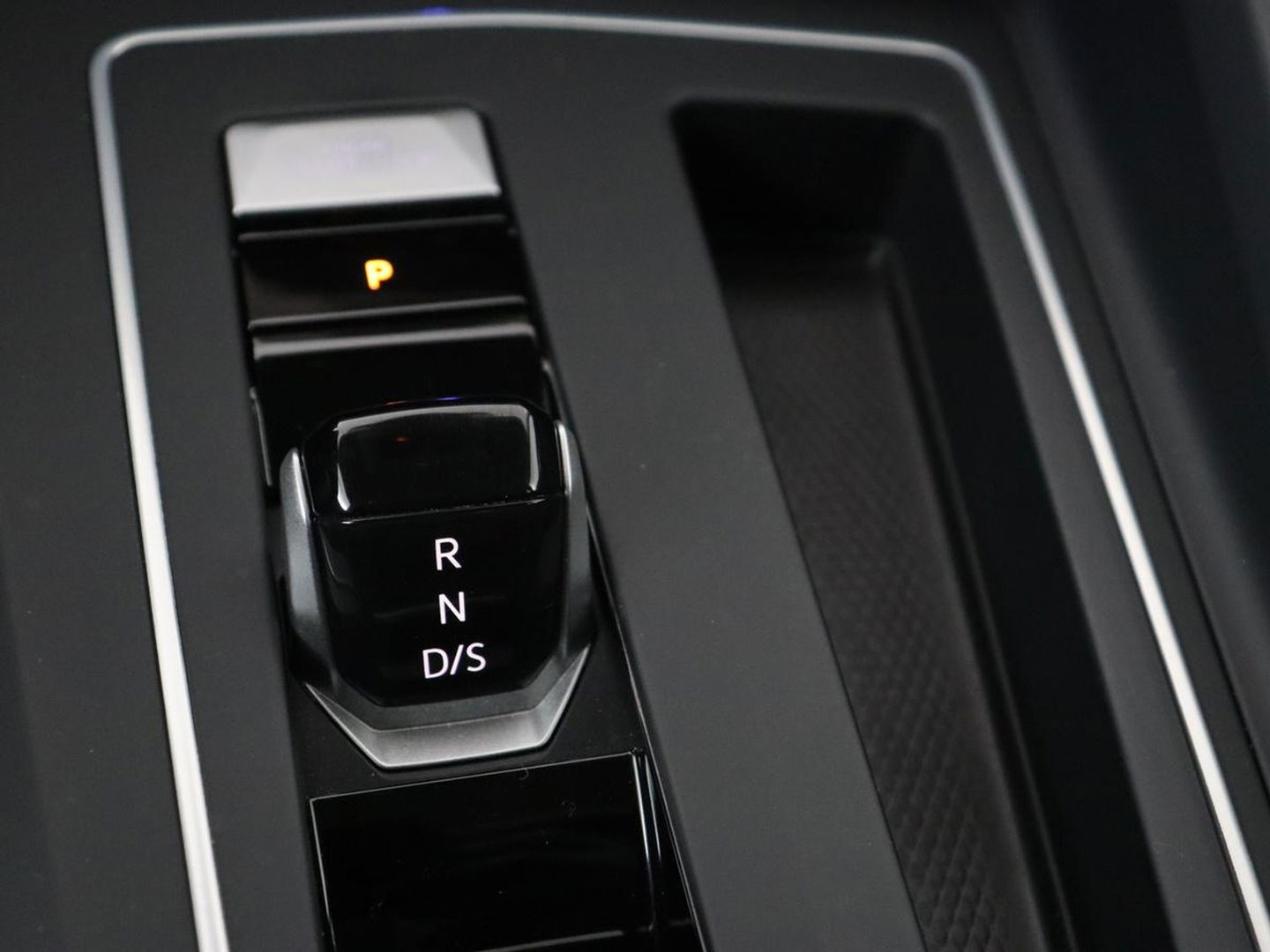 Volkswagen Golf 1.4 eHybrid Style | Stoel & stuurverwarming | Carplay | Trekhaak | Sfeerverlichting | Massage | Memory | Parkeerhulp | Navigatie | Full LED | Adaptive cruise