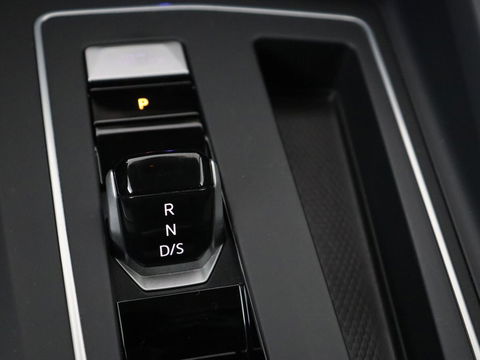 Volkswagen Golf 1.4 eHybrid Style | Stoel & stuurverwarming | Carplay | Trekhaak | Sfeerverlichting | Massage | Memory | Parkeerhulp | Navigatie | Full LED | Adaptive cruise